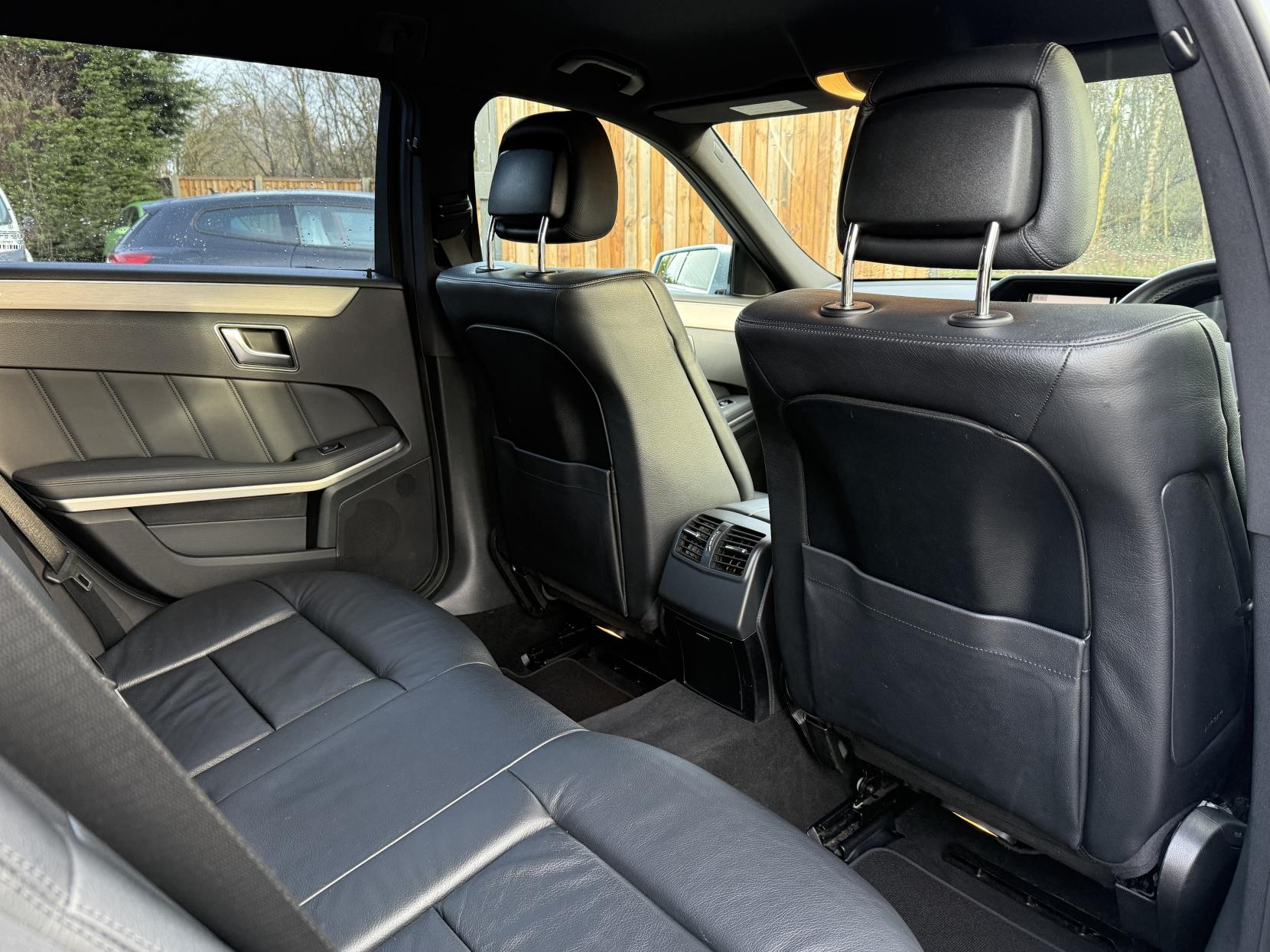 Mercedes-Benz E Class 2.1 E250 CDI BlueEfficiency Sport Estate 5dr Diesel Tiptronic Euro 5 (204 ps)