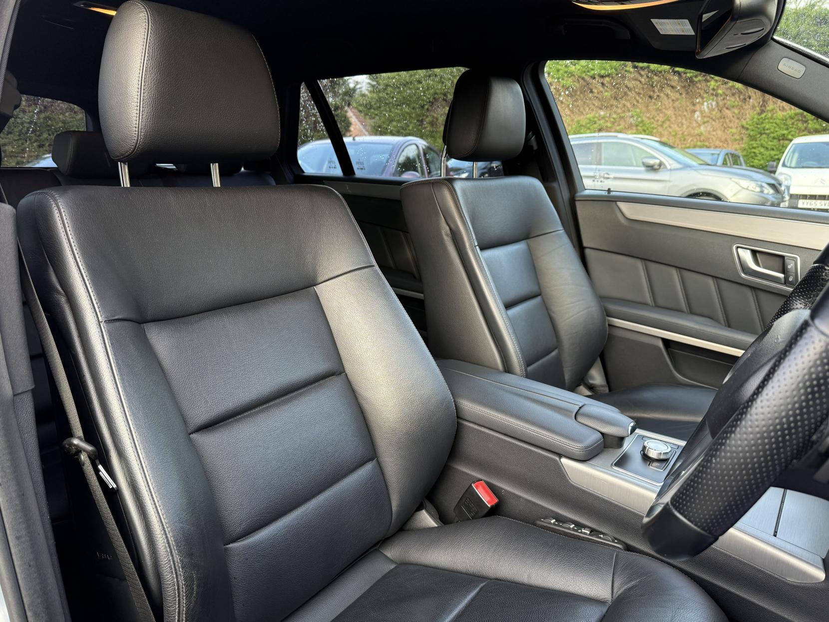 Mercedes-Benz E Class 2.1 E250 CDI BlueEfficiency Sport Estate 5dr Diesel Tiptronic Euro 5 (204 ps)