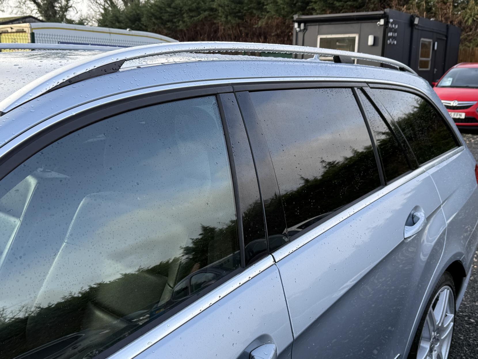 Mercedes-Benz E Class 2.1 E250 CDI BlueEfficiency Sport Estate 5dr Diesel Tiptronic Euro 5 (204 ps)