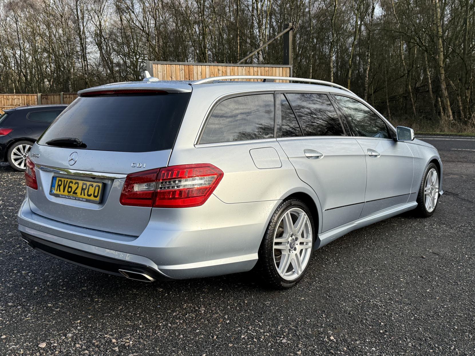 Mercedes-Benz E Class 2.1 E250 CDI BlueEfficiency Sport Estate 5dr Diesel Tiptronic Euro 5 (204 ps)