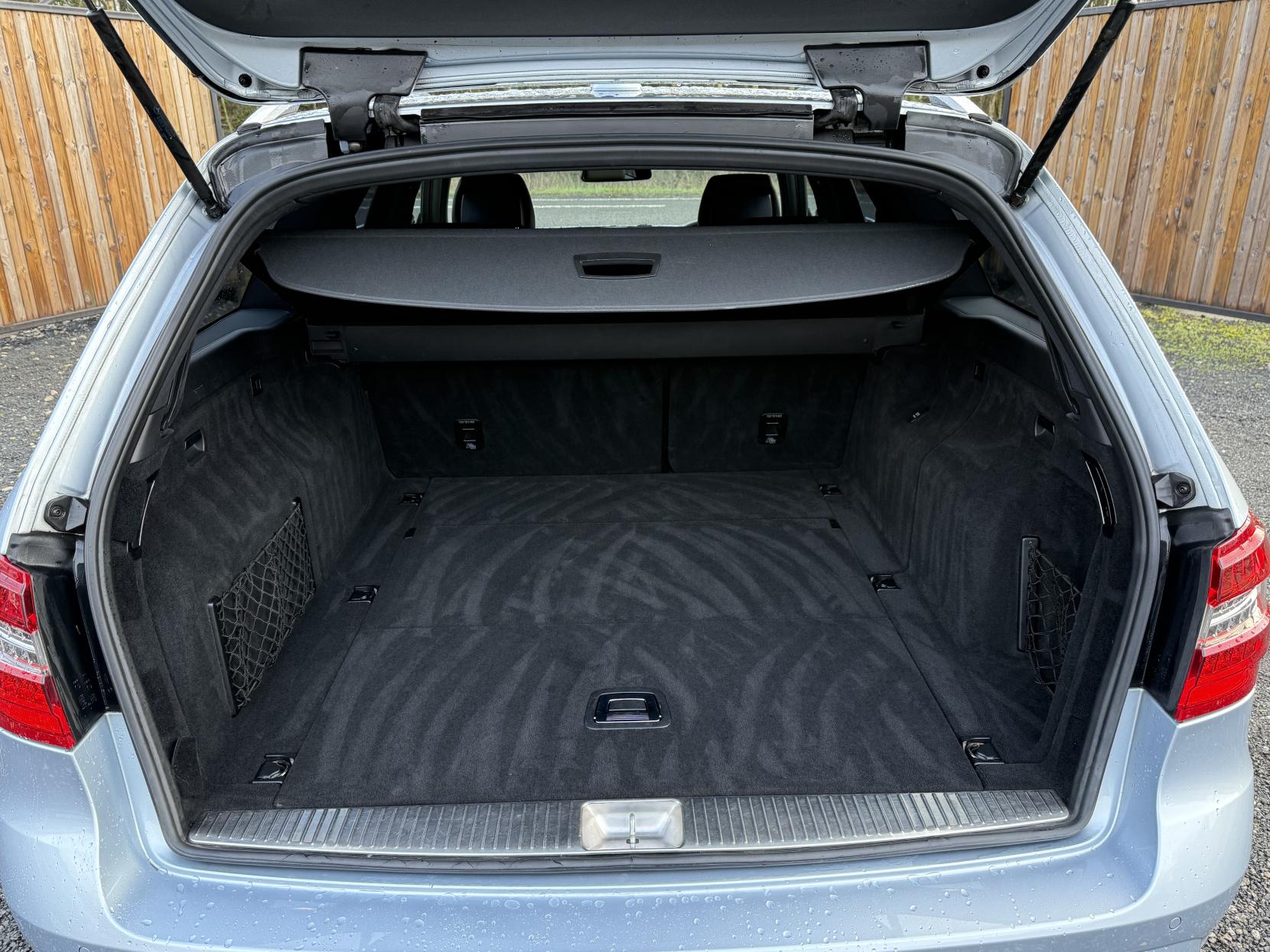 Mercedes-Benz E Class 2.1 E250 CDI BlueEfficiency Sport Estate 5dr Diesel Tiptronic Euro 5 (204 ps)