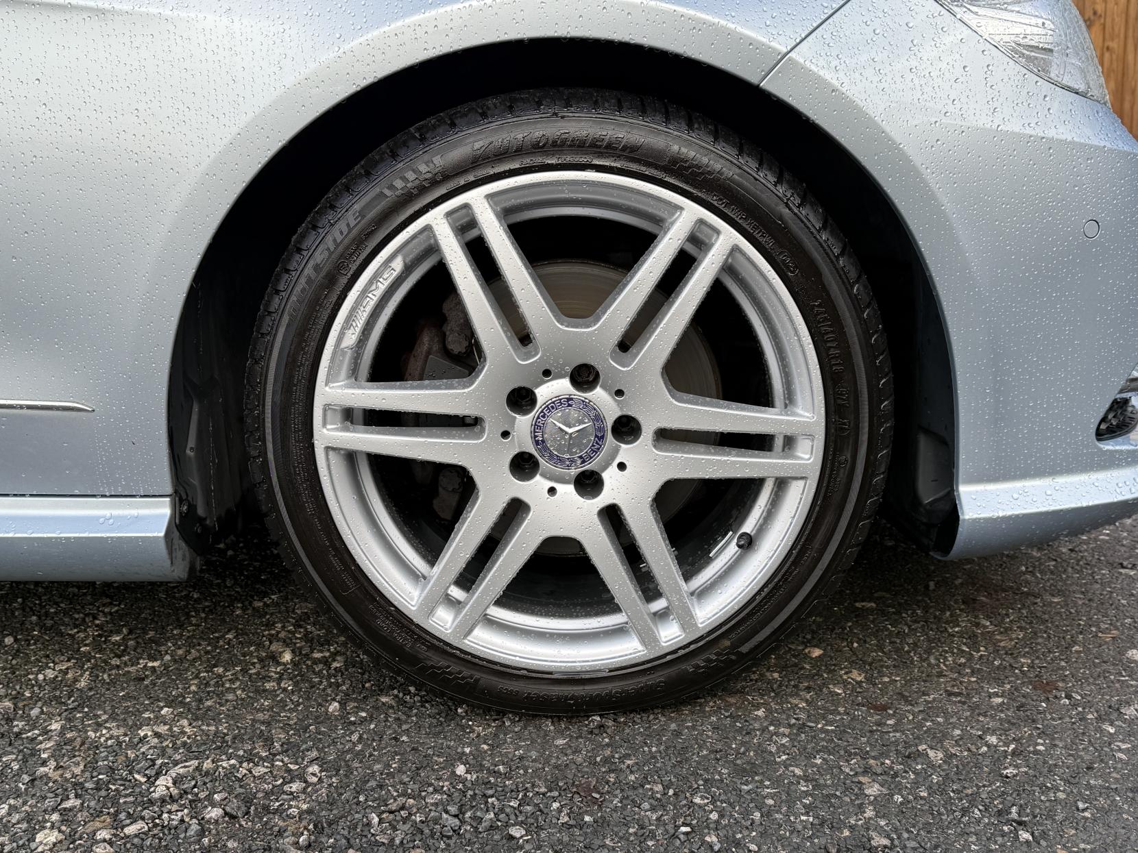 Mercedes-Benz E Class 2.1 E250 CDI BlueEfficiency Sport Estate 5dr Diesel Tiptronic Euro 5 (204 ps)