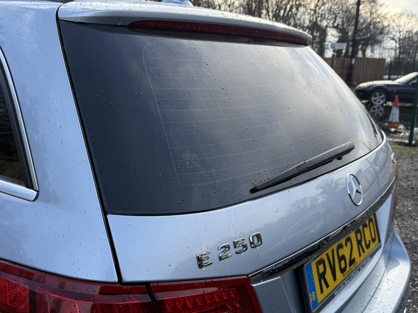 Mercedes-Benz E Class 2.1 E250 CDI BlueEfficiency Sport Estate 5dr Diesel Tiptronic Euro 5 (204 ps)