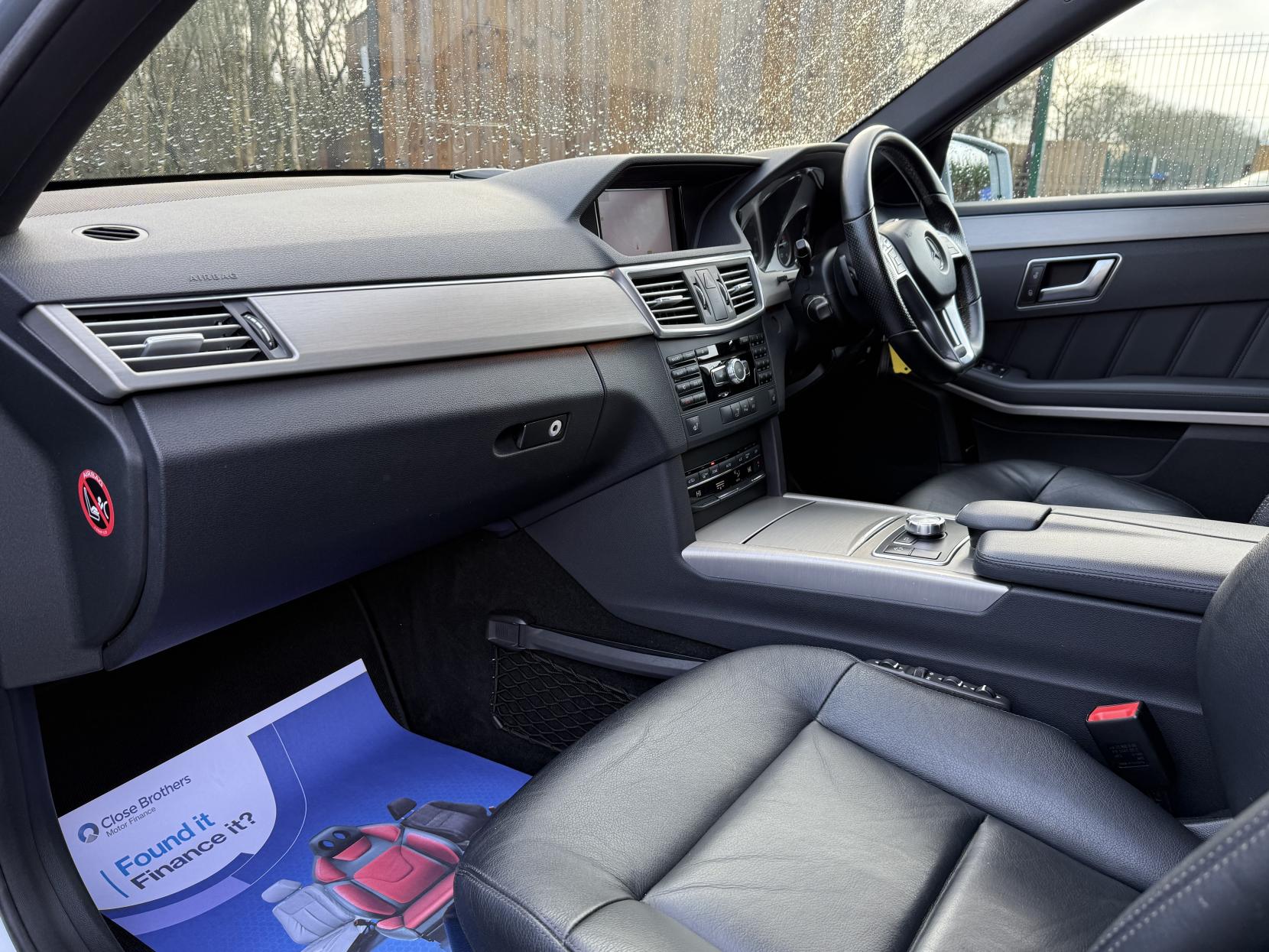 Mercedes-Benz E Class 2.1 E250 CDI BlueEfficiency Sport Estate 5dr Diesel Tiptronic Euro 5 (204 ps)