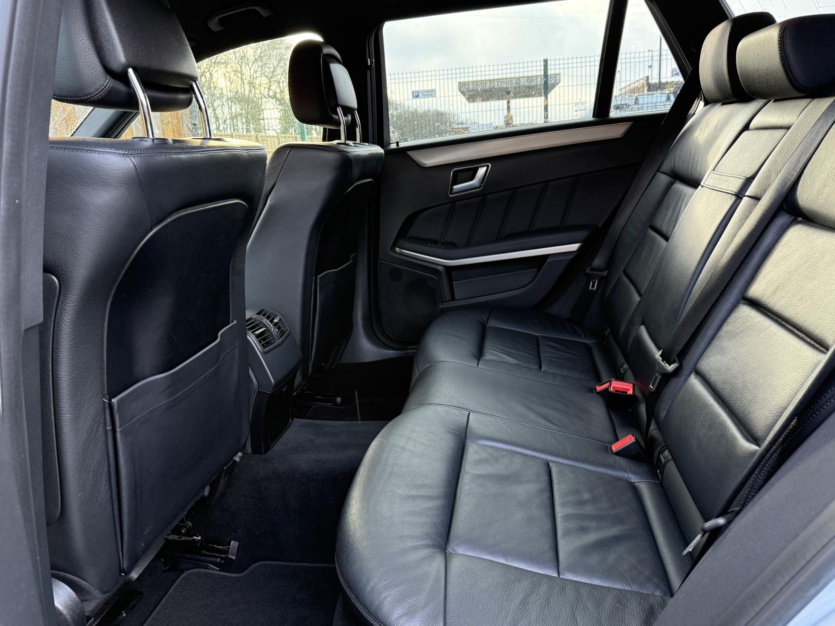 Mercedes-Benz E Class 2.1 E250 CDI BlueEfficiency Sport Estate 5dr Diesel Tiptronic Euro 5 (204 ps)