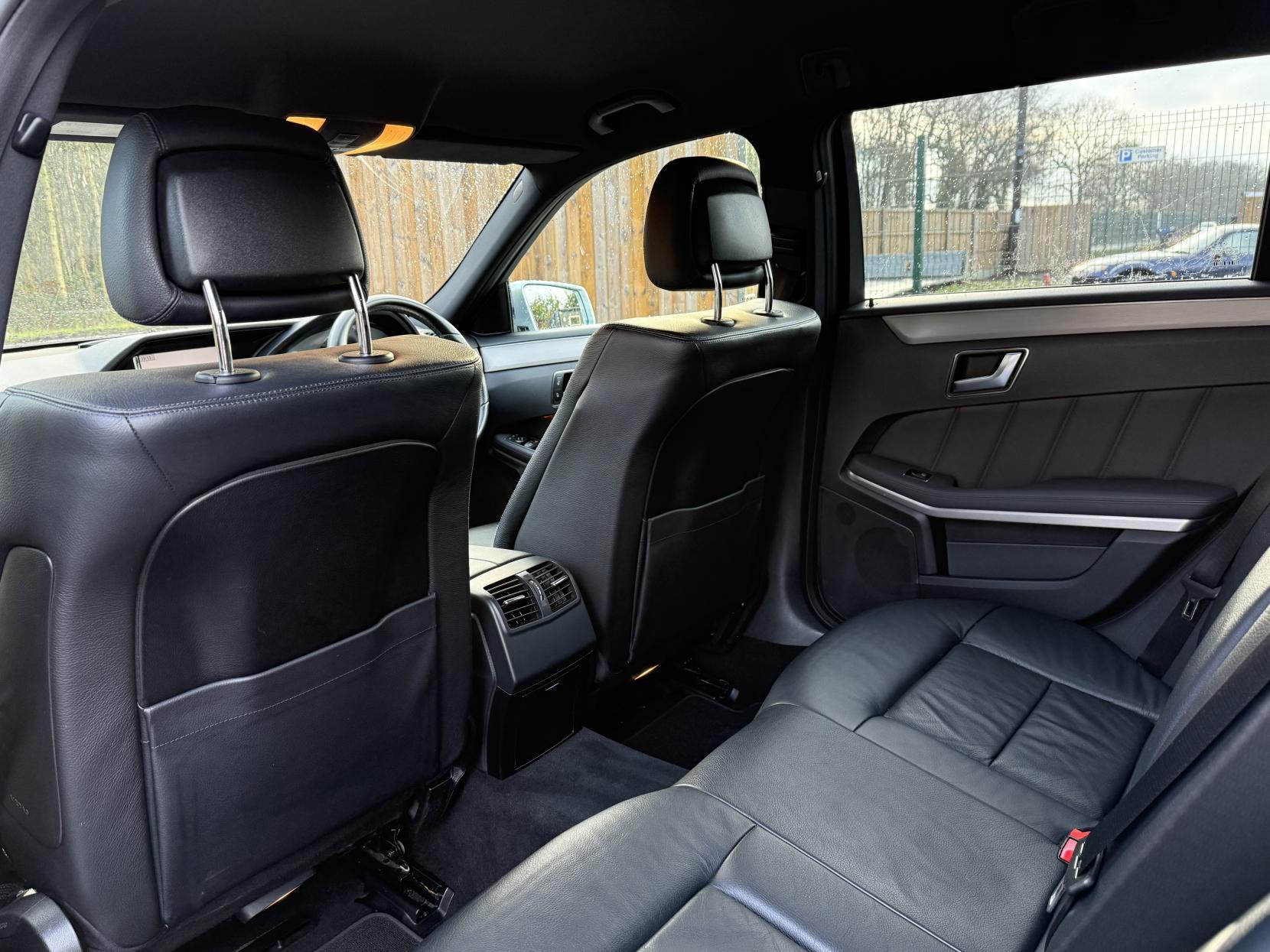 Mercedes-Benz E Class 2.1 E250 CDI BlueEfficiency Sport Estate 5dr Diesel Tiptronic Euro 5 (204 ps)