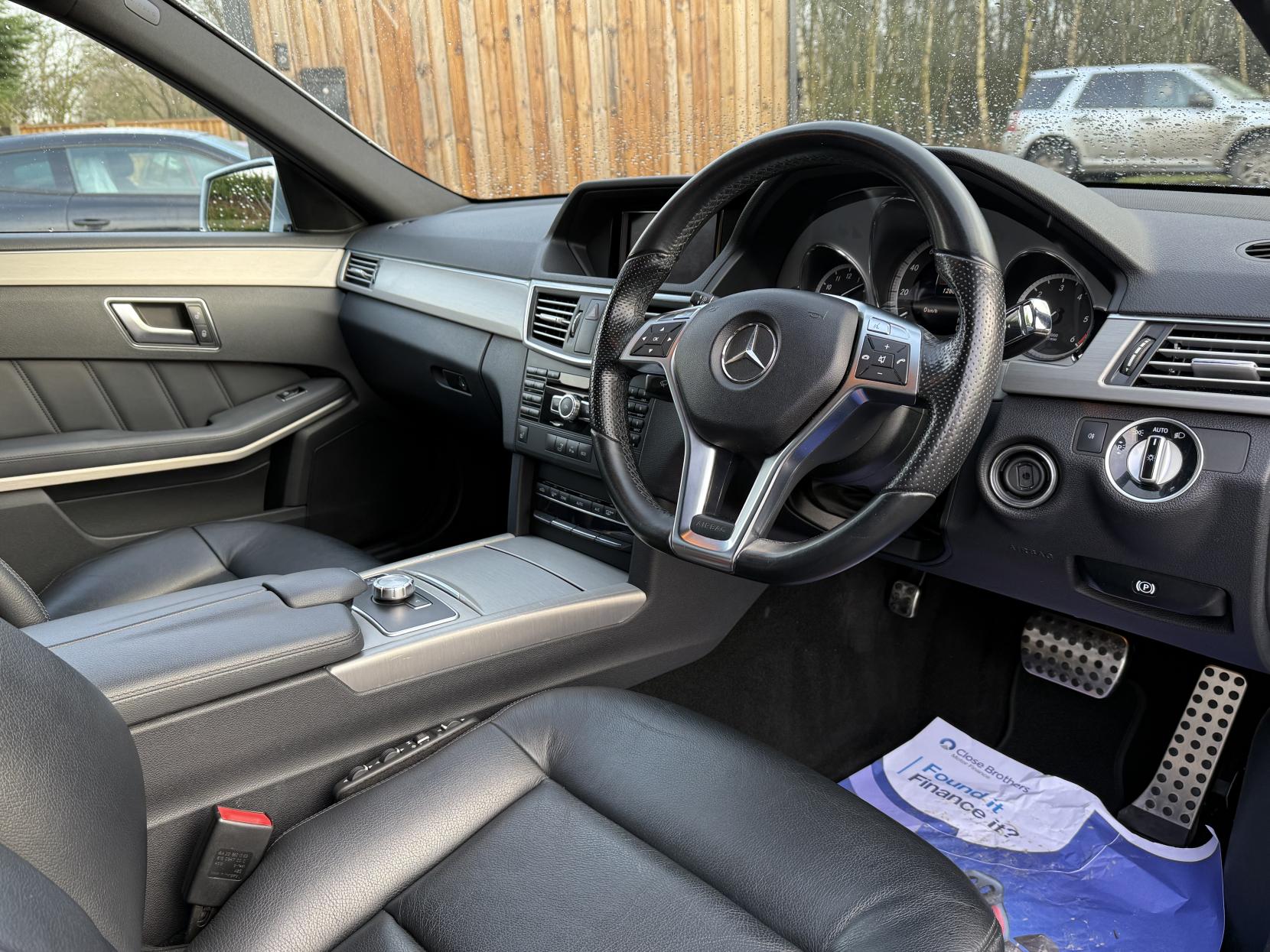 Mercedes-Benz E Class 2.1 E250 CDI BlueEfficiency Sport Estate 5dr Diesel Tiptronic Euro 5 (204 ps)