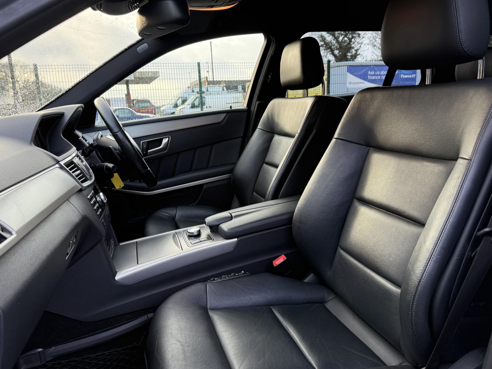 Mercedes-Benz E Class 2.1 E250 CDI BlueEfficiency Sport Estate 5dr Diesel Tiptronic Euro 5 (204 ps)