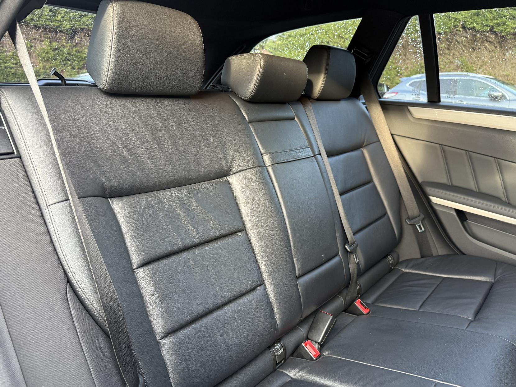 Mercedes-Benz E Class 2.1 E250 CDI BlueEfficiency Sport Estate 5dr Diesel Tiptronic Euro 5 (204 ps)