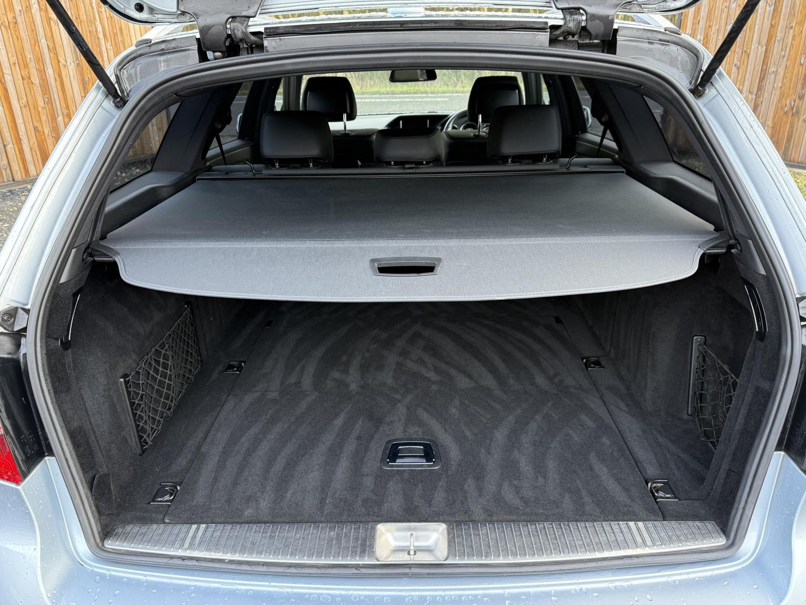 Mercedes-Benz E Class 2.1 E250 CDI BlueEfficiency Sport Estate 5dr Diesel Tiptronic Euro 5 (204 ps)