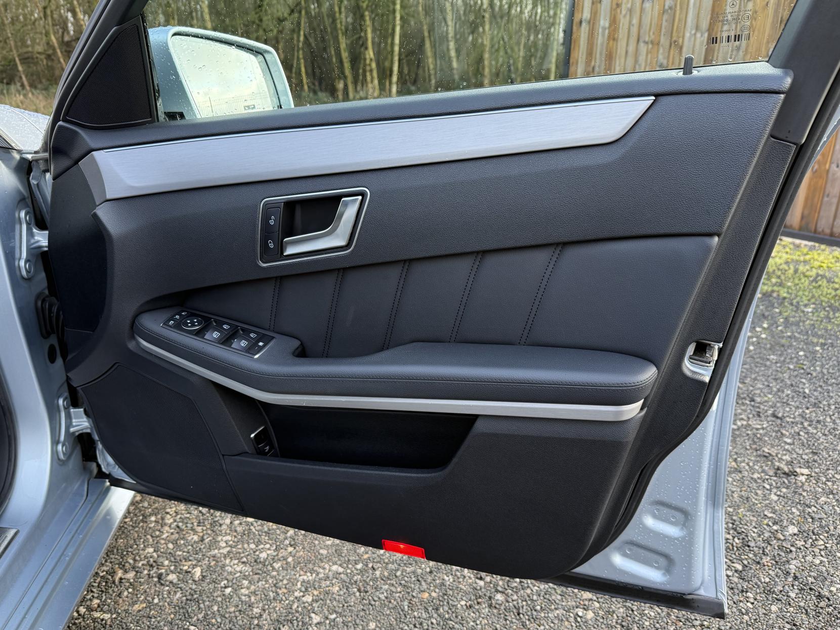 Mercedes-Benz E Class 2.1 E250 CDI BlueEfficiency Sport Estate 5dr Diesel Tiptronic Euro 5 (204 ps)