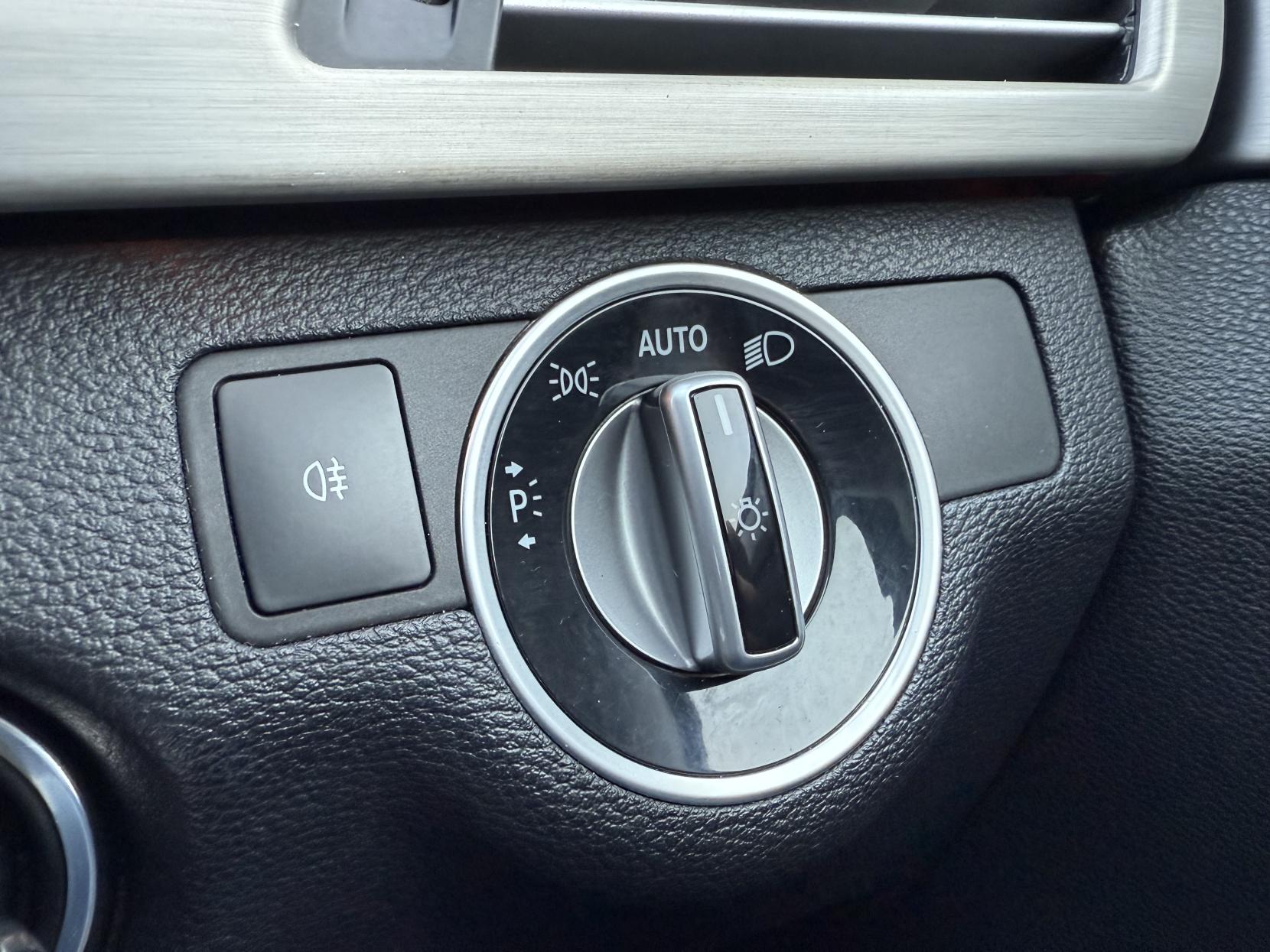 Mercedes-Benz E Class 2.1 E250 CDI BlueEfficiency Sport Estate 5dr Diesel Tiptronic Euro 5 (204 ps)