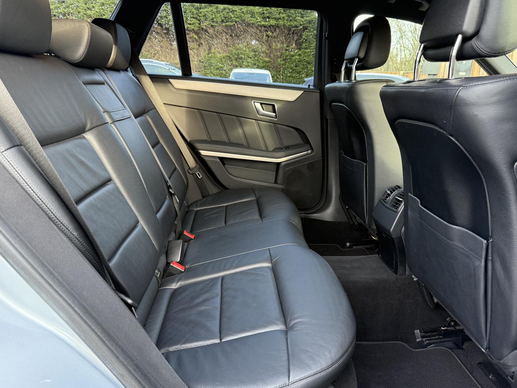 Mercedes-Benz E Class 2.1 E250 CDI BlueEfficiency Sport Estate 5dr Diesel Tiptronic Euro 5 (204 ps)