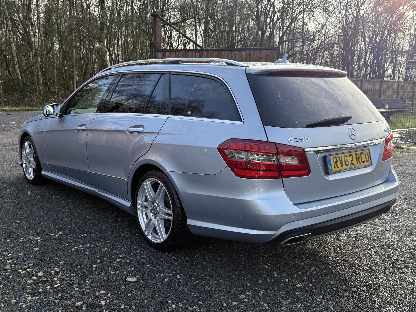 Mercedes-Benz E Class 2.1 E250 CDI BlueEfficiency Sport Estate 5dr Diesel Tiptronic Euro 5 (204 ps)