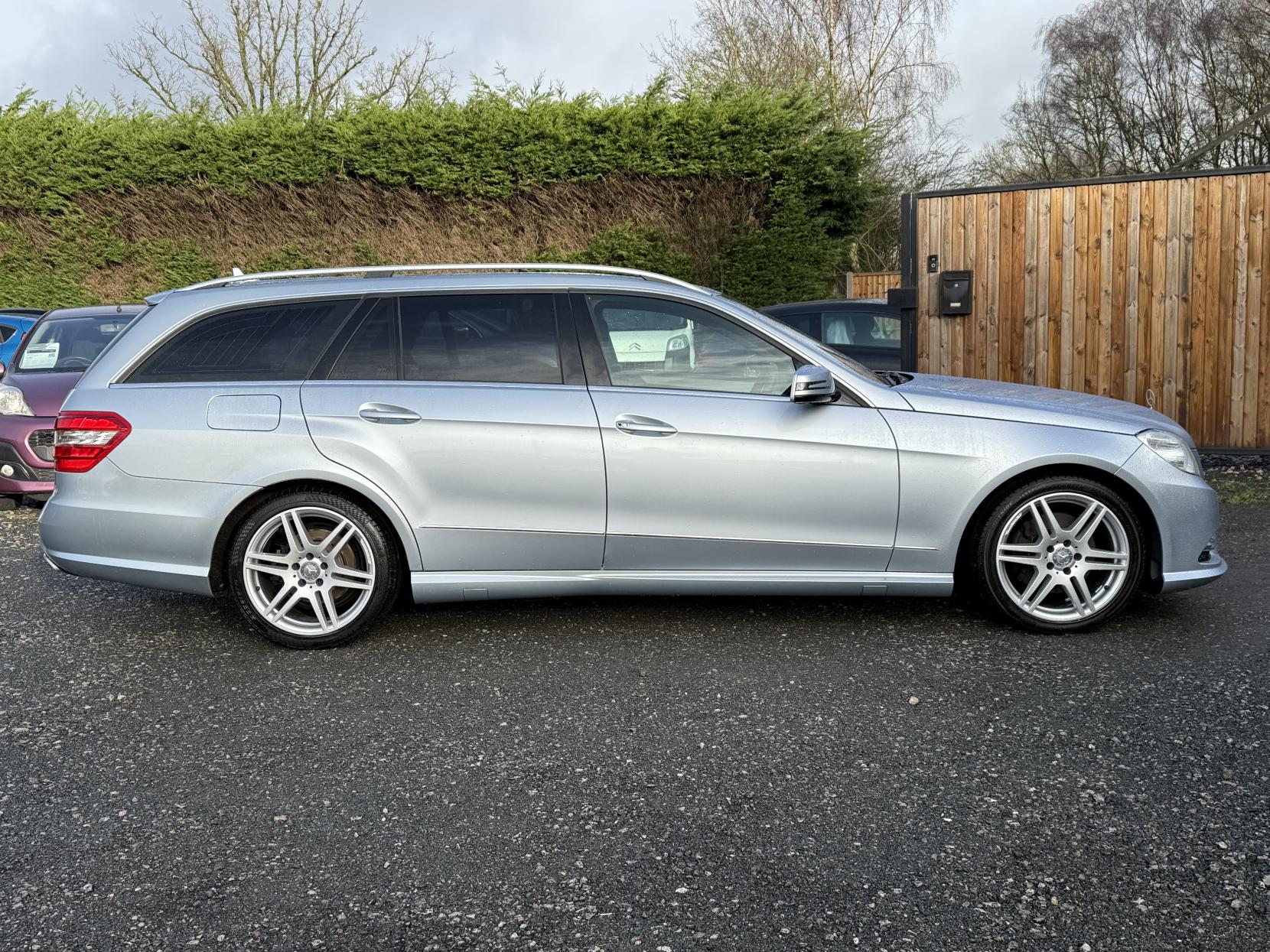 Mercedes-Benz E Class 2.1 E250 CDI BlueEfficiency Sport Estate 5dr Diesel Tiptronic Euro 5 (204 ps)