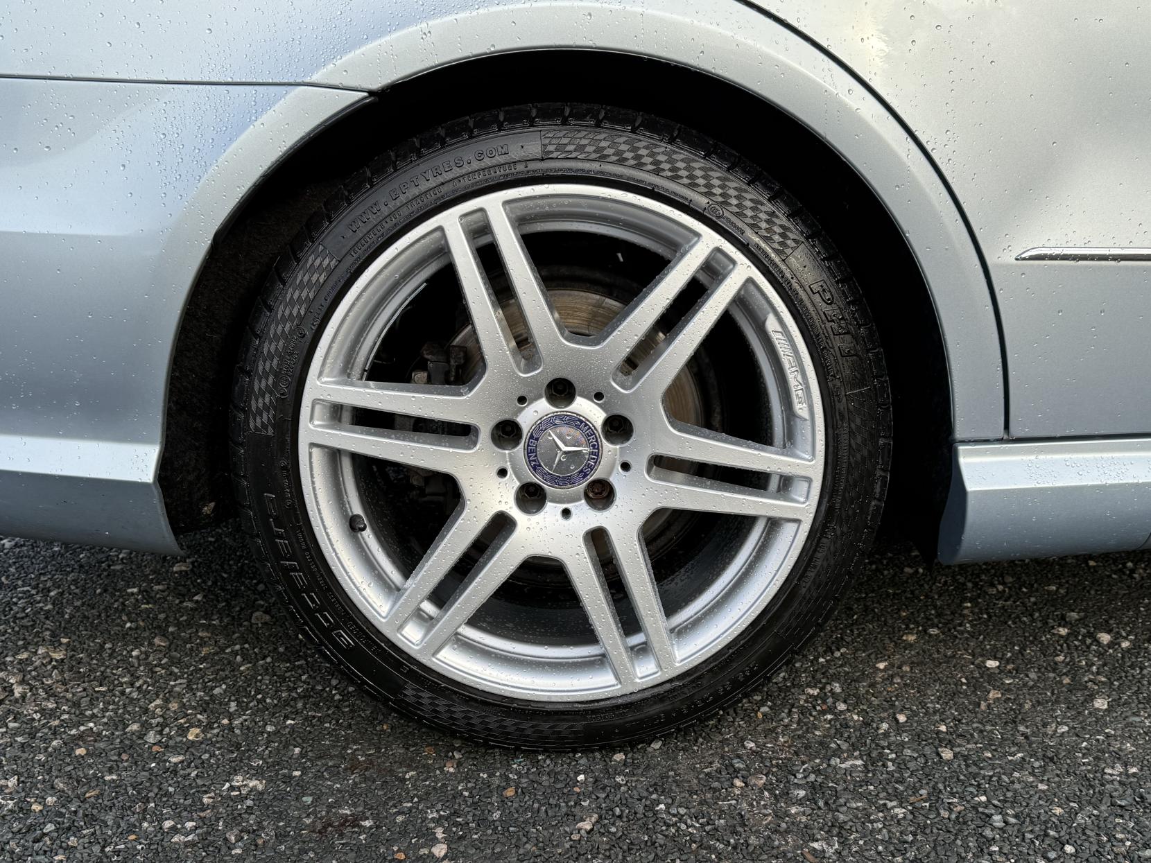 Mercedes-Benz E Class 2.1 E250 CDI BlueEfficiency Sport Estate 5dr Diesel Tiptronic Euro 5 (204 ps)