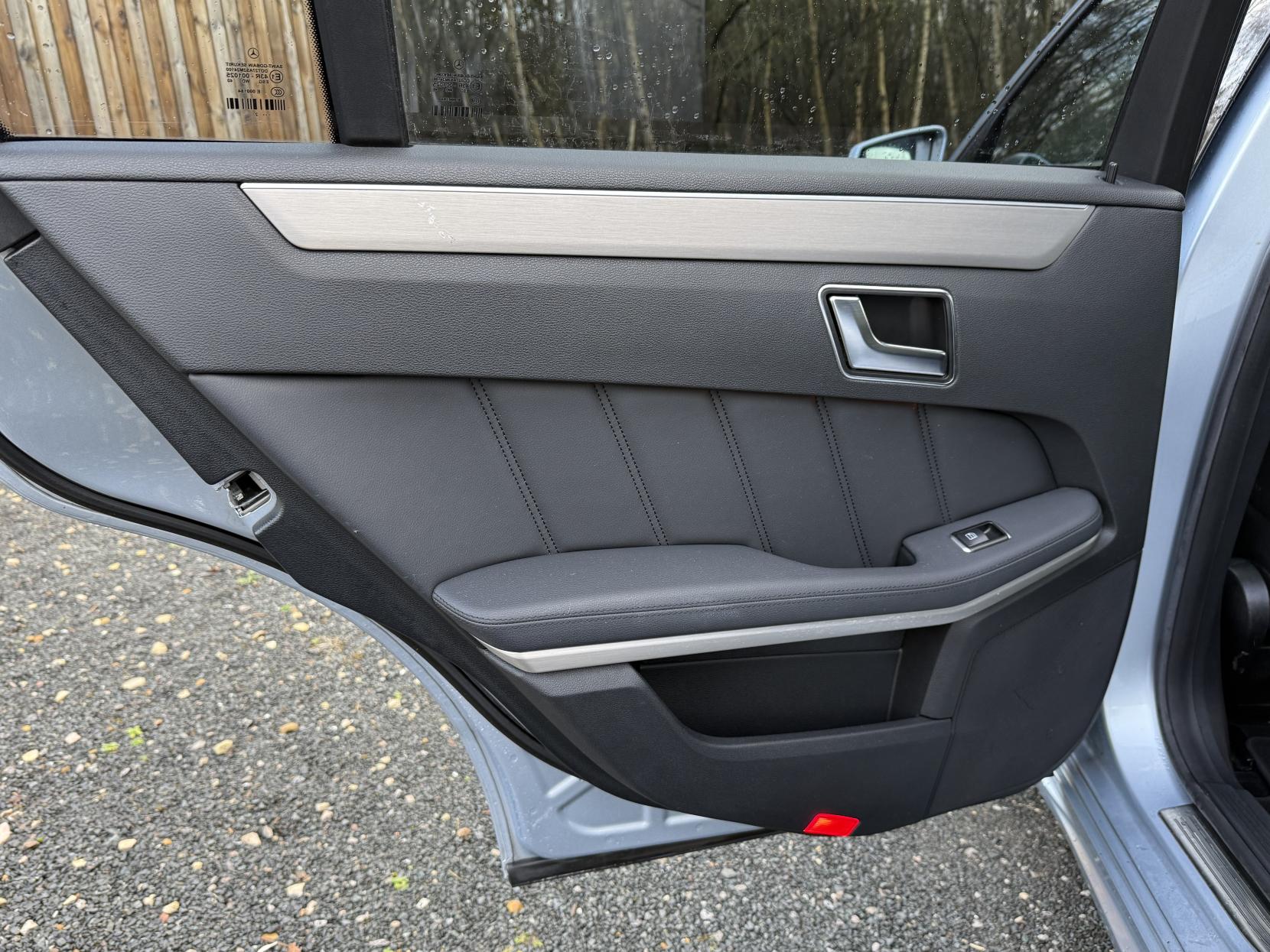 Mercedes-Benz E Class 2.1 E250 CDI BlueEfficiency Sport Estate 5dr Diesel Tiptronic Euro 5 (204 ps)