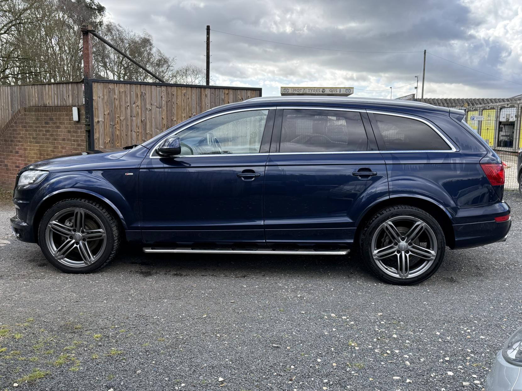 Audi Q7 3.0 TDI V6 S line Plus SUV 5dr Diesel Tiptronic quattro Euro 5 (s/s) (245 ps)