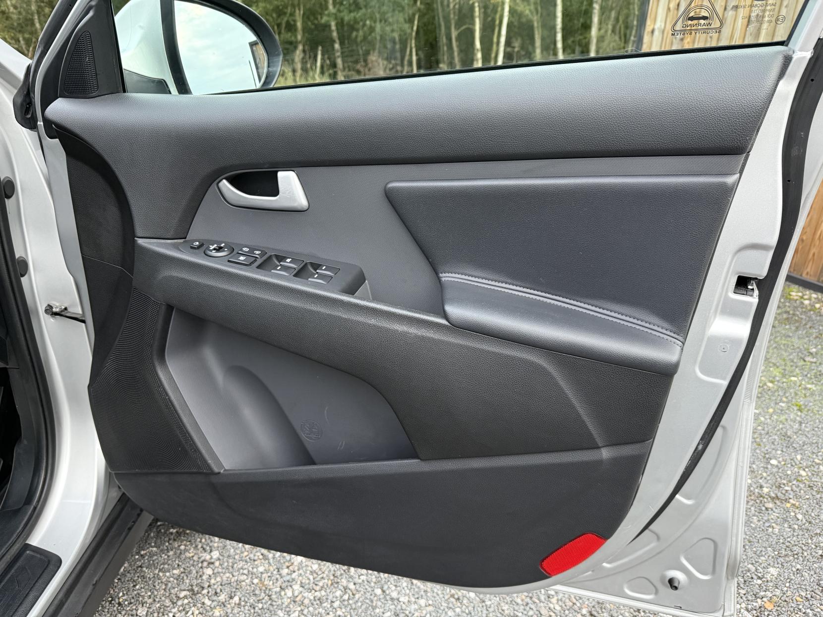 Kia Sportage 1.7 CRDi EcoDynamics 3 SUV 5dr Diesel Manual 2WD Euro 5 (s/s) (114 bhp)