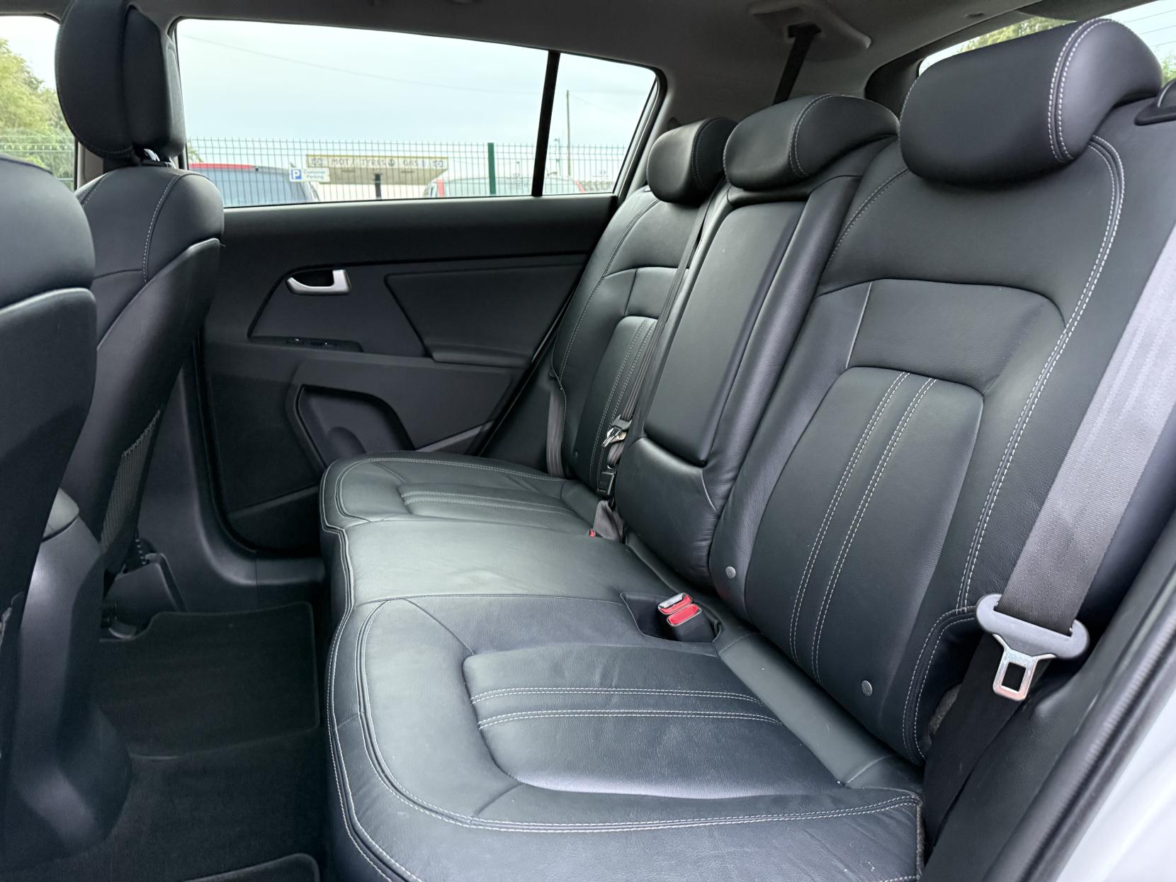 Kia Sportage 1.7 CRDi EcoDynamics 3 SUV 5dr Diesel Manual 2WD Euro 5 (s/s) (114 bhp)