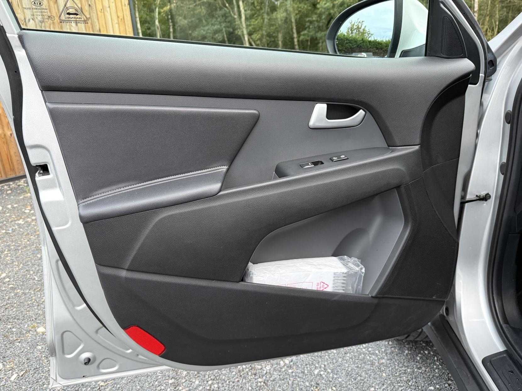 Kia Sportage 1.7 CRDi EcoDynamics 3 SUV 5dr Diesel Manual 2WD Euro 5 (s/s) (114 bhp)