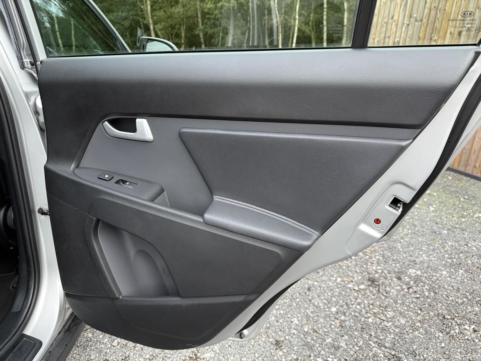 Kia Sportage 1.7 CRDi EcoDynamics 3 SUV 5dr Diesel Manual 2WD Euro 5 (s/s) (114 bhp)