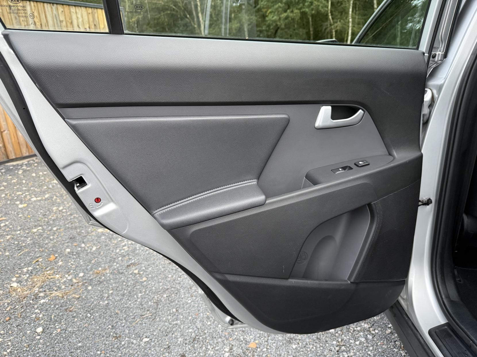 Kia Sportage 1.7 CRDi EcoDynamics 3 SUV 5dr Diesel Manual 2WD Euro 5 (s/s) (114 bhp)