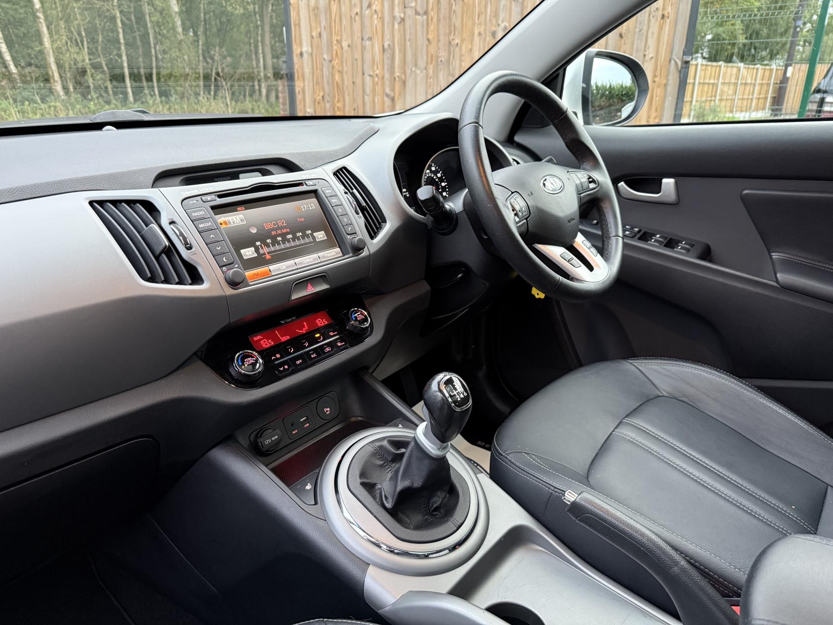 Kia Sportage 1.7 CRDi EcoDynamics 3 SUV 5dr Diesel Manual 2WD Euro 5 (s/s) (114 bhp)