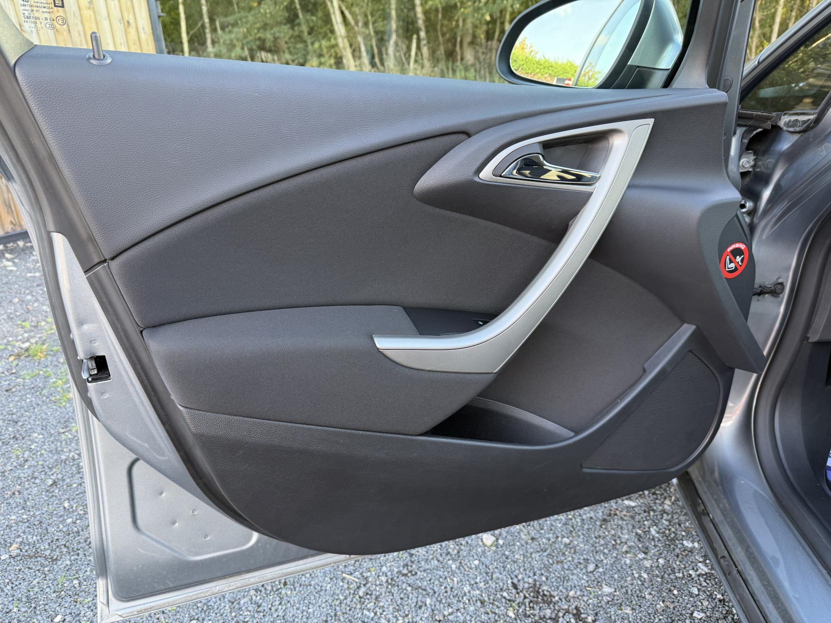 Vauxhall Astra 1.6 16v Exclusiv Hatchback 5dr Petrol Manual Euro 5 (115 ps)