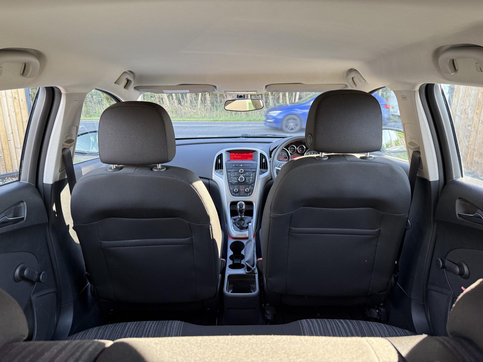 Vauxhall Astra 1.6 16v Exclusiv Hatchback 5dr Petrol Manual Euro 5 (115 ps)