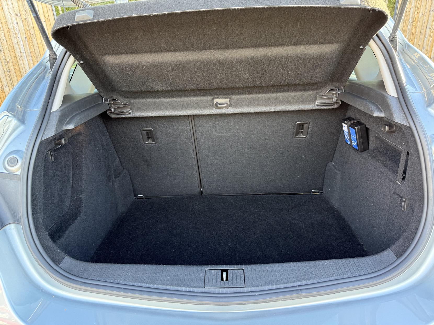 Vauxhall Astra 1.6 16v Exclusiv Hatchback 5dr Petrol Manual Euro 5 (115 ps)