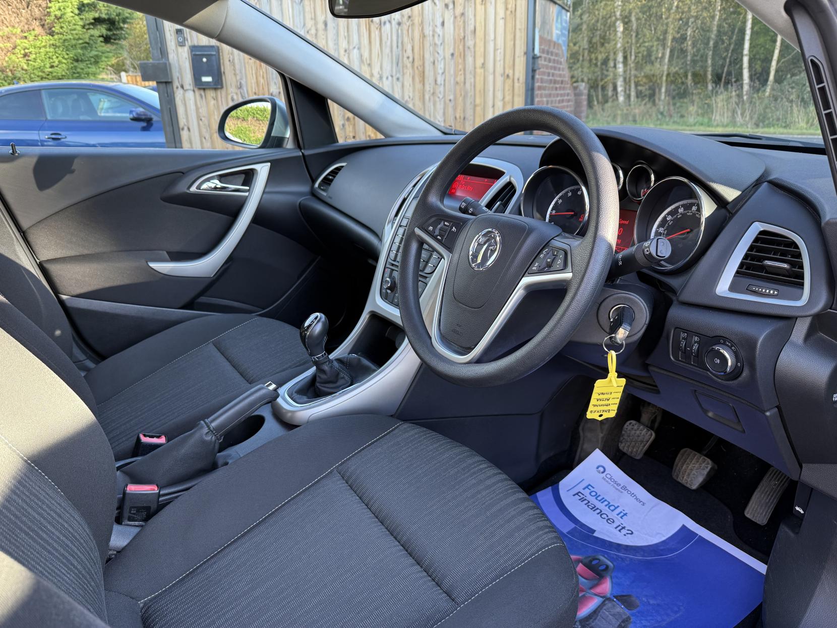 Vauxhall Astra 1.6 16v Exclusiv Hatchback 5dr Petrol Manual Euro 5 (115 ps)