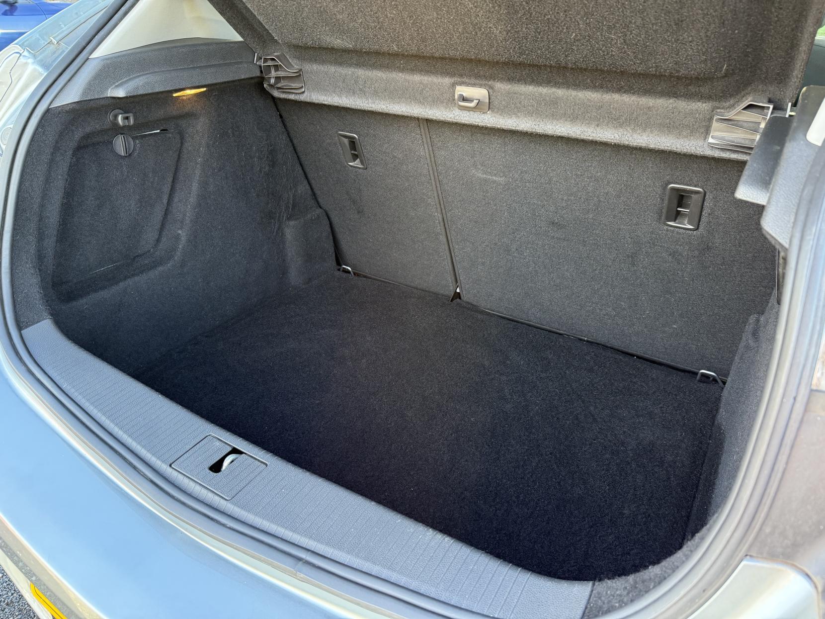 Vauxhall Astra 1.6 16v Exclusiv Hatchback 5dr Petrol Manual Euro 5 (115 ps)