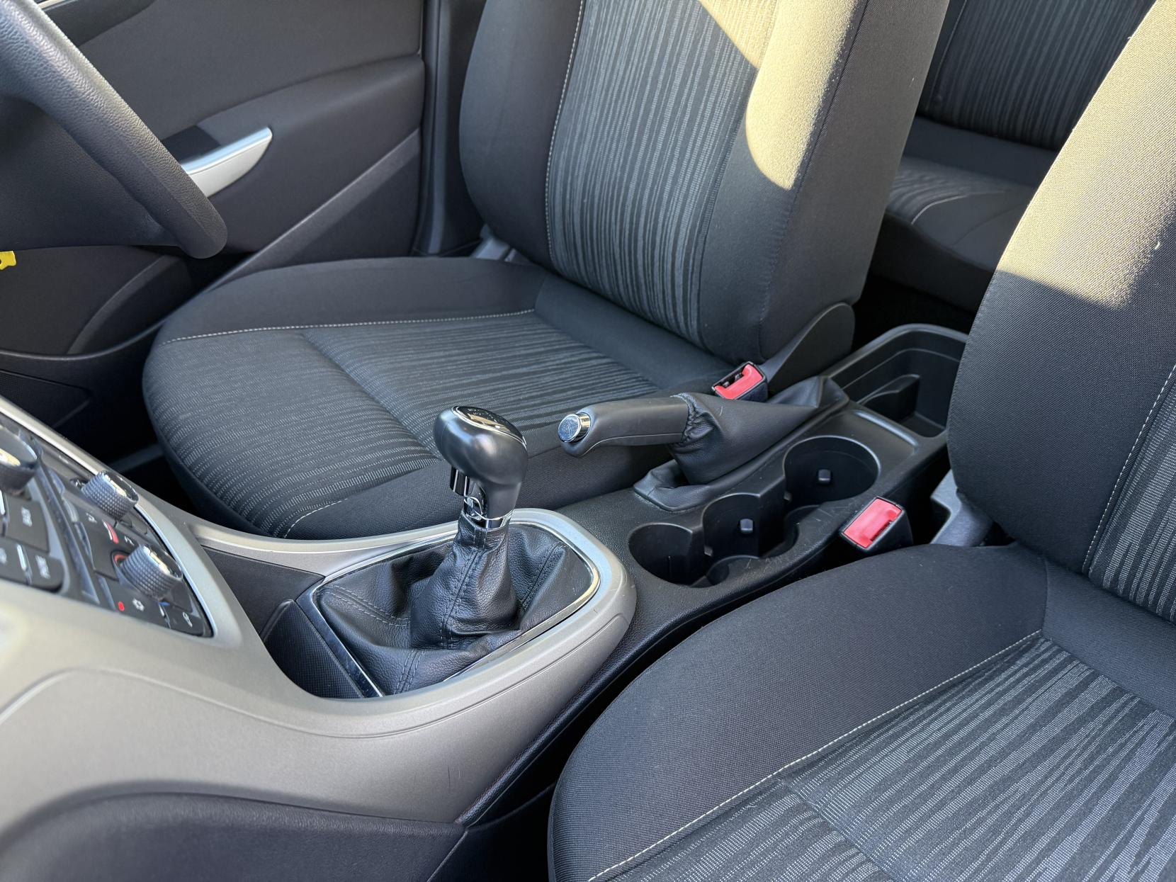 Vauxhall Astra 1.6 16v Exclusiv Hatchback 5dr Petrol Manual Euro 5 (115 ps)