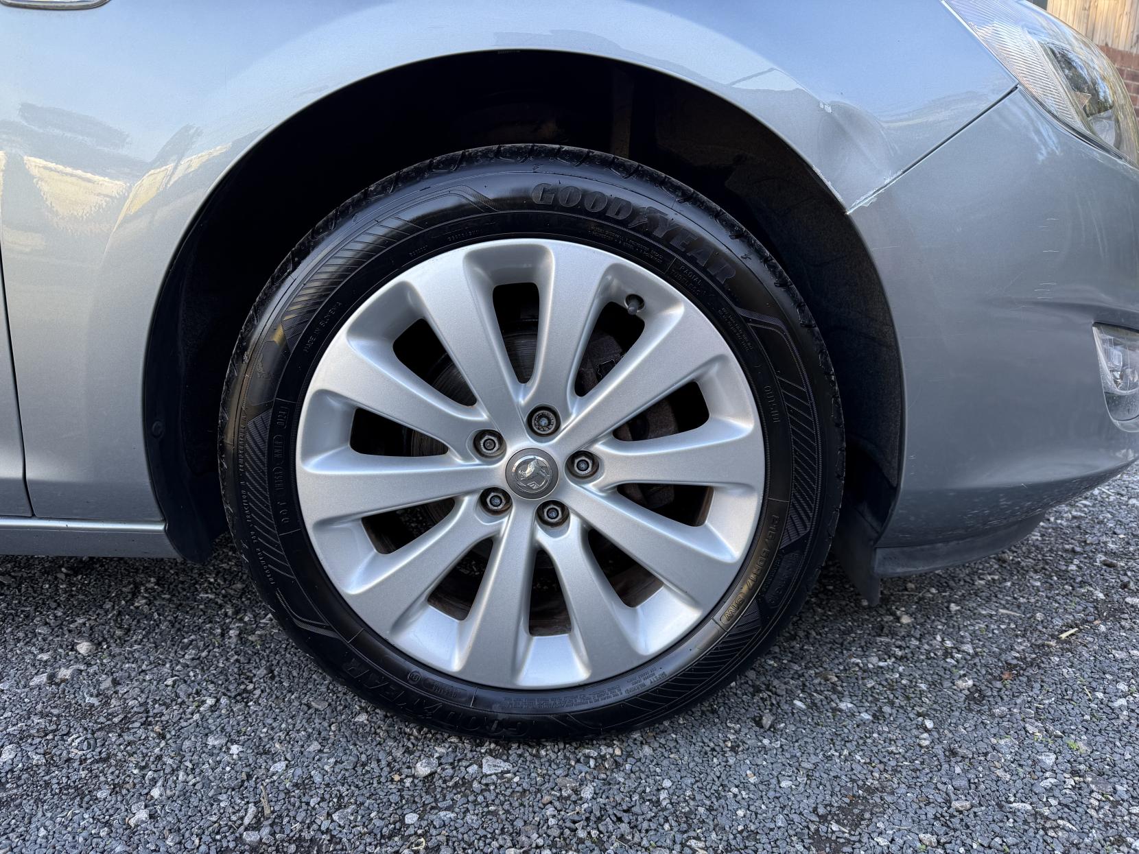 Vauxhall Astra 1.6 16v Exclusiv Hatchback 5dr Petrol Manual Euro 5 (115 ps)