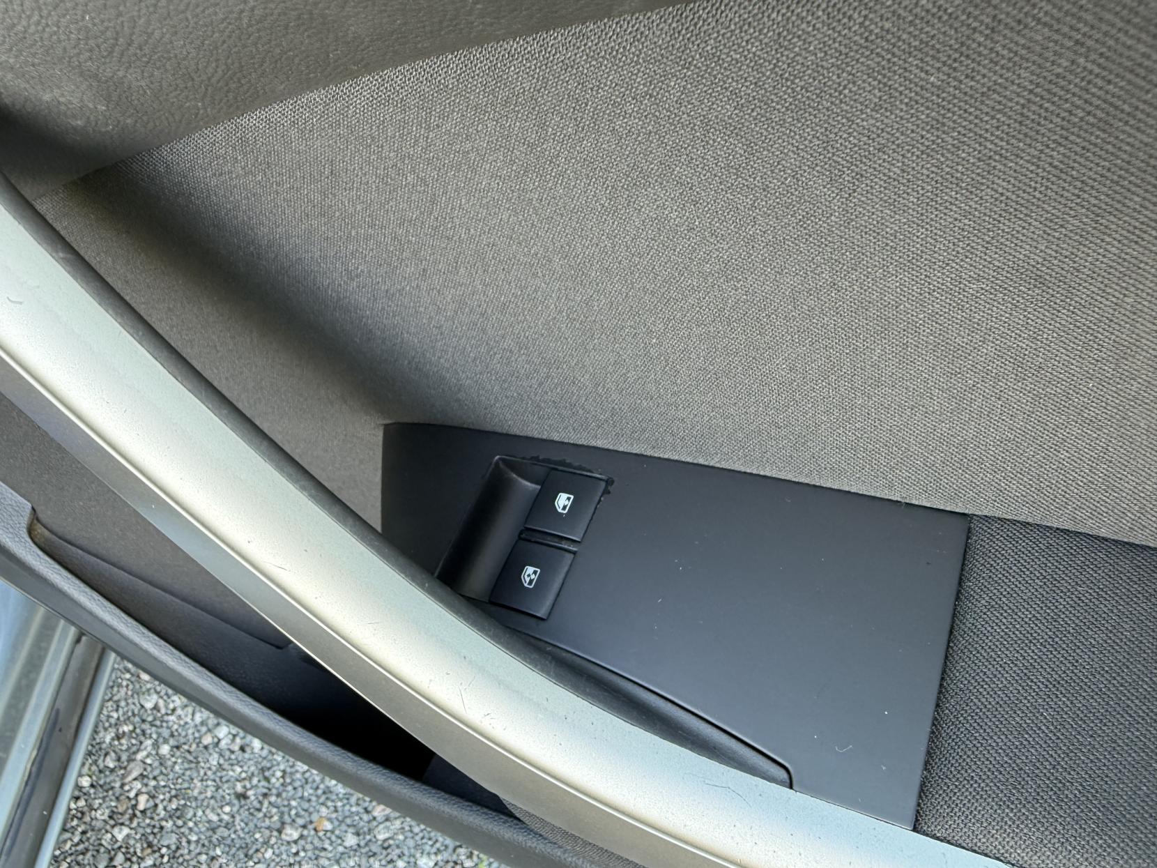 Vauxhall Astra 1.6 16v Exclusiv Hatchback 5dr Petrol Manual Euro 5 (115 ps)