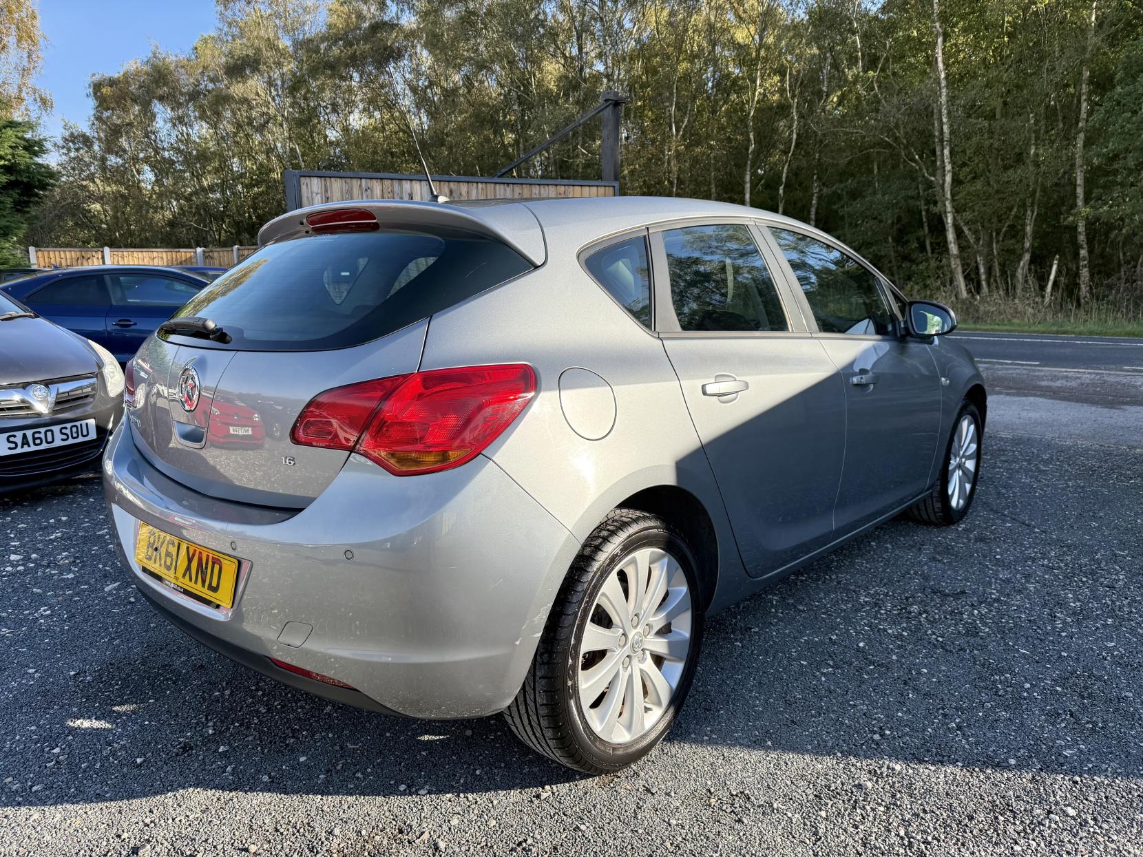 Vauxhall Astra 1.6 16v Exclusiv Hatchback 5dr Petrol Manual Euro 5 (115 ps)