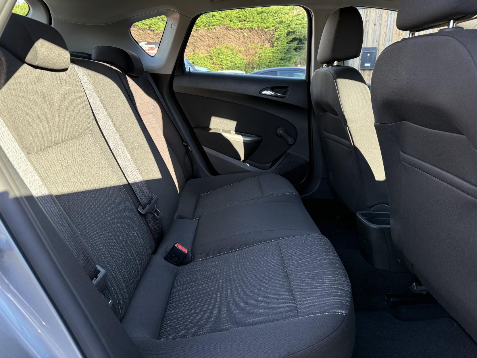 Vauxhall Astra 1.6 16v Exclusiv Hatchback 5dr Petrol Manual Euro 5 (115 ps)