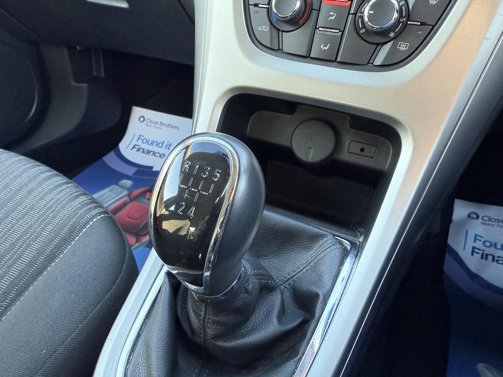 Vauxhall Astra 1.6 16v Exclusiv Hatchback 5dr Petrol Manual Euro 5 (115 ps)