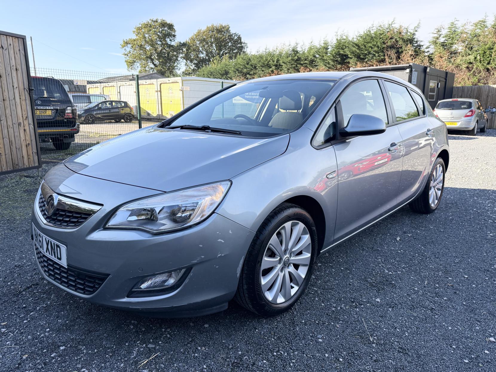 Vauxhall Astra 1.6 16v Exclusiv Hatchback 5dr Petrol Manual Euro 5 (115 ps)