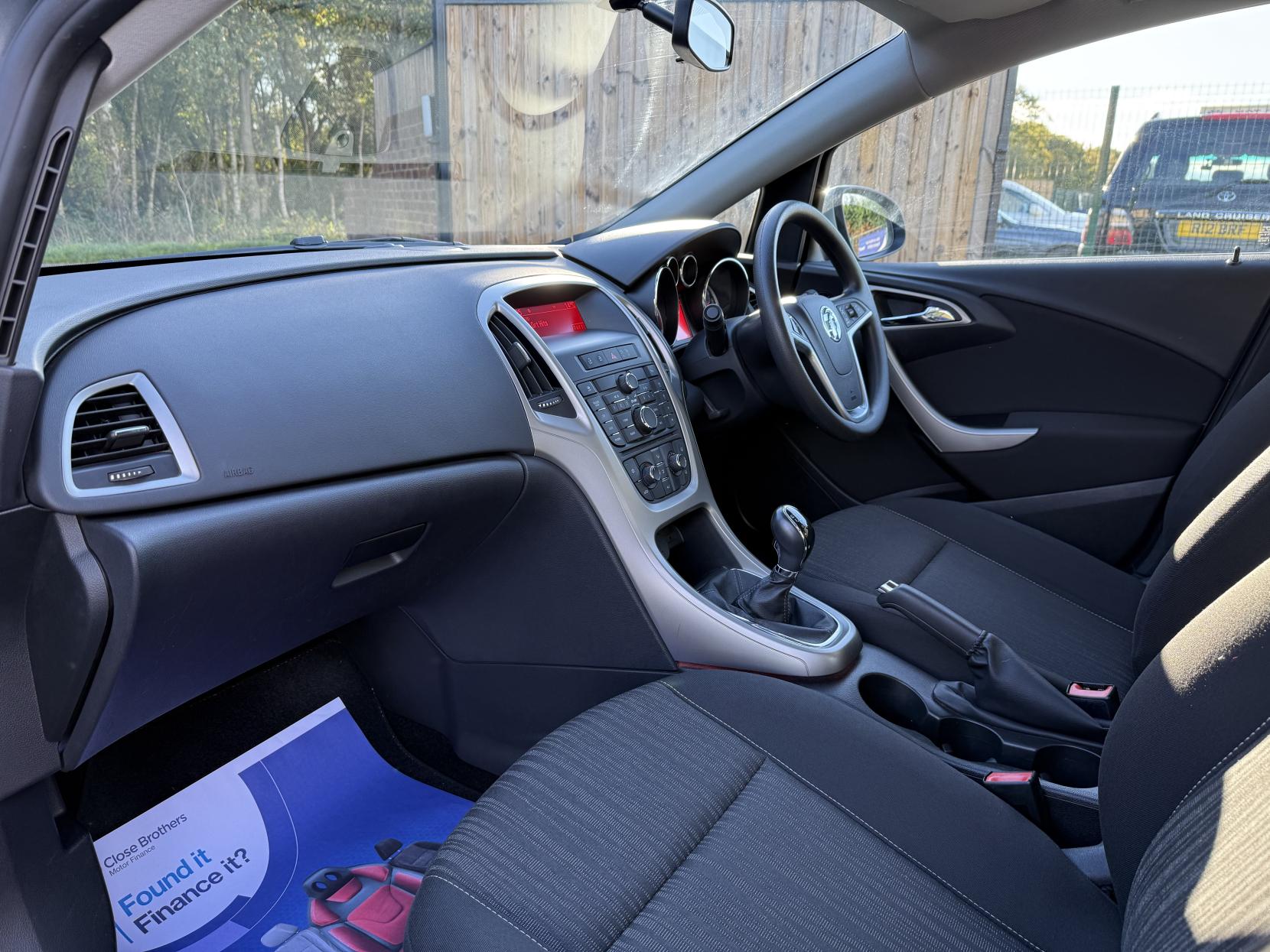 Vauxhall Astra 1.6 16v Exclusiv Hatchback 5dr Petrol Manual Euro 5 (115 ps)