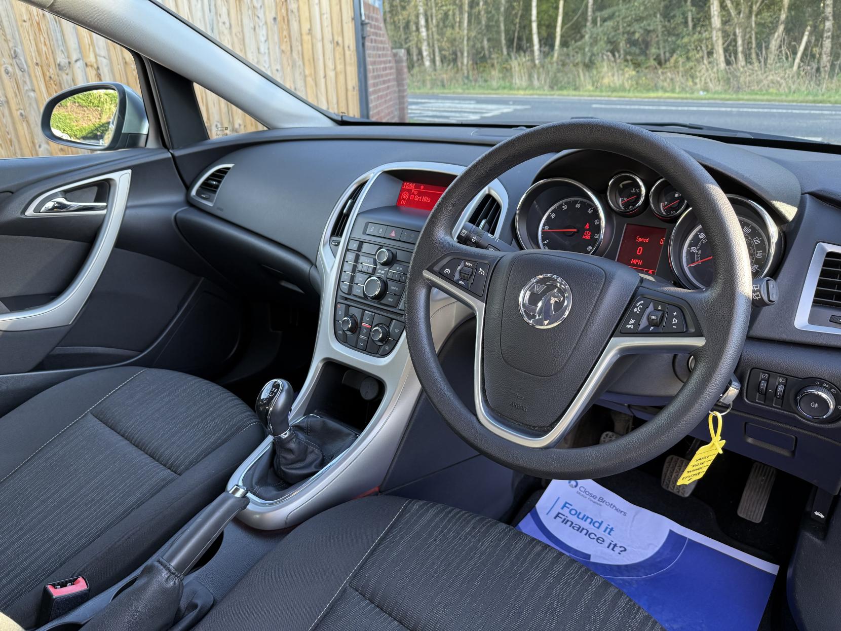 Vauxhall Astra 1.6 16v Exclusiv Hatchback 5dr Petrol Manual Euro 5 (115 ps)