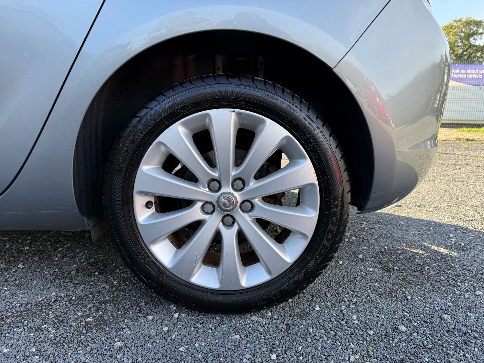 Vauxhall Astra 1.6 16v Exclusiv Hatchback 5dr Petrol Manual Euro 5 (115 ps)