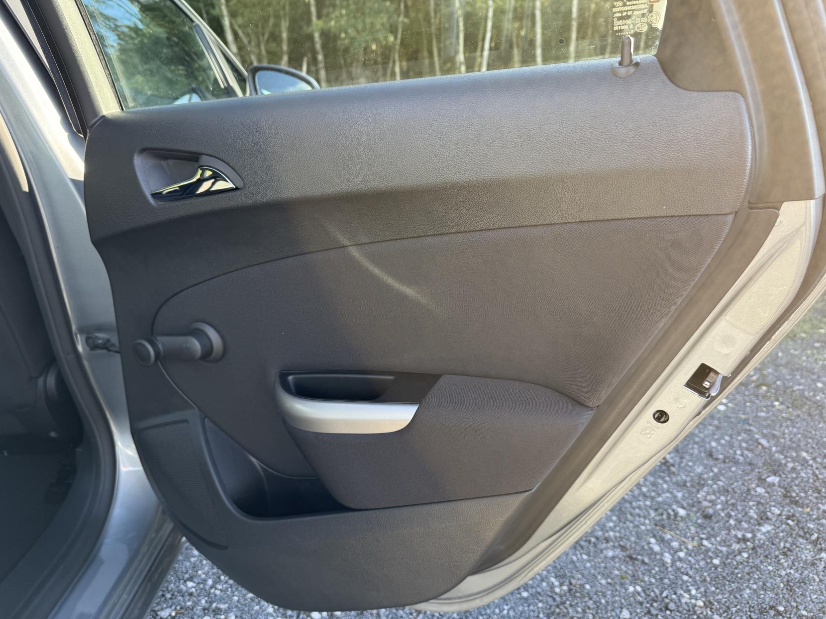 Vauxhall Astra 1.6 16v Exclusiv Hatchback 5dr Petrol Manual Euro 5 (115 ps)