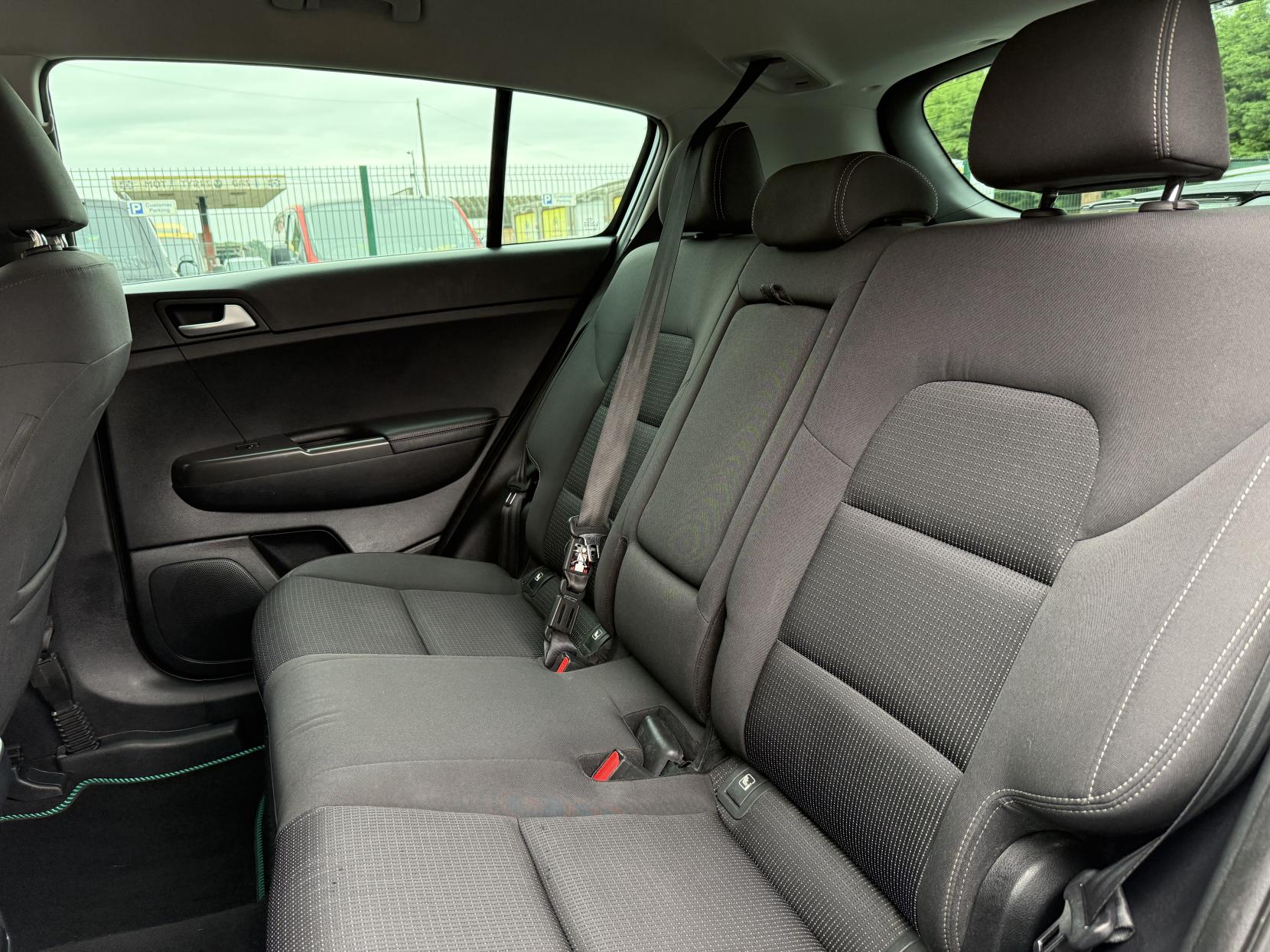 Kia Sportage 1.7 CRDi 2 SUV 5dr Diesel Manual Euro 6 (s/s) (114 bhp)