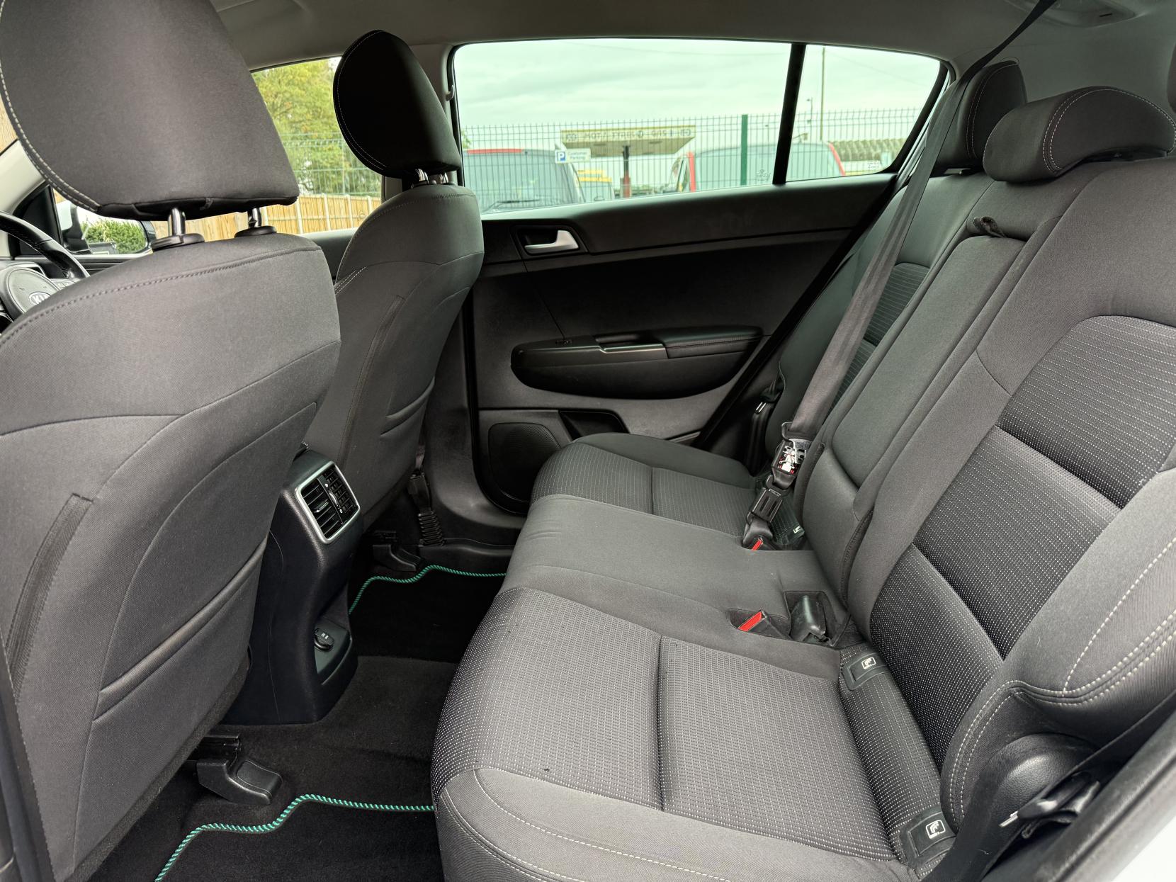 Kia Sportage 1.7 CRDi 2 SUV 5dr Diesel Manual Euro 6 (s/s) (114 bhp)