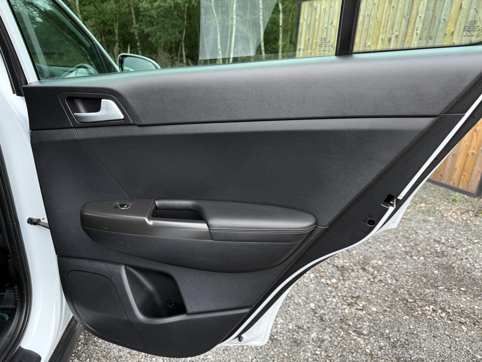 Kia Sportage 1.7 CRDi 2 SUV 5dr Diesel Manual Euro 6 (s/s) (114 bhp)