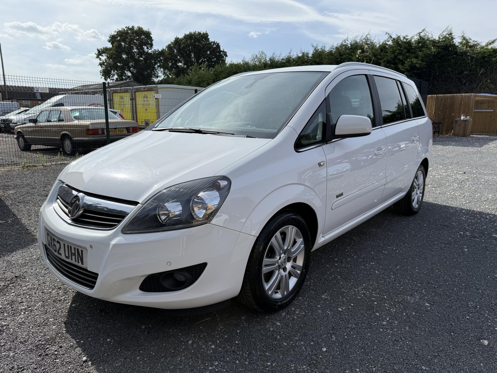 Vauxhall Zafira 1.7 CDTi ecoFLEX Design MPV 5dr Diesel Manual Euro 5 (SNav) (110 ps)