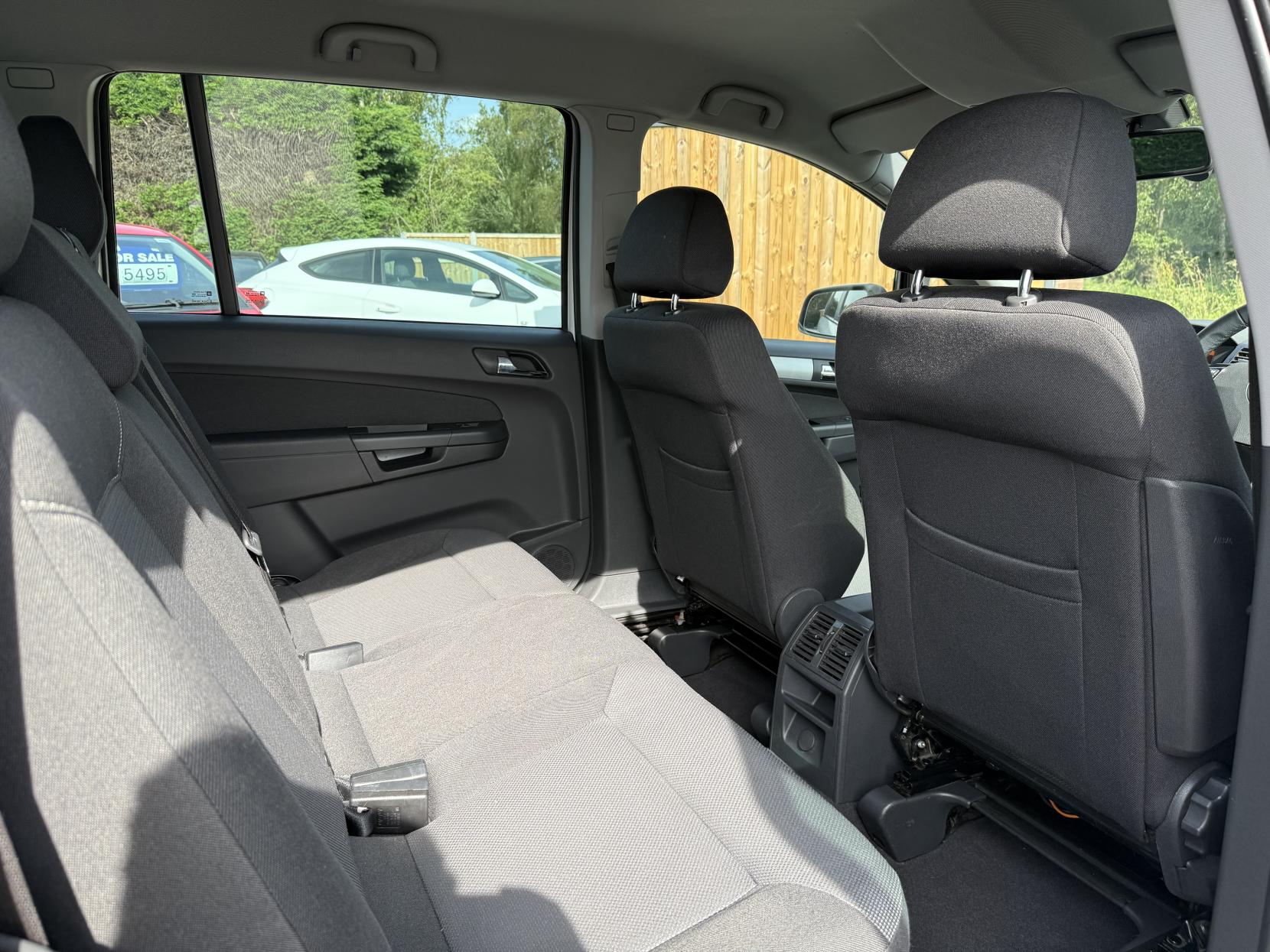 Vauxhall Zafira 1.7 CDTi ecoFLEX Design MPV 5dr Diesel Manual Euro 5 (SNav) (110 ps)
