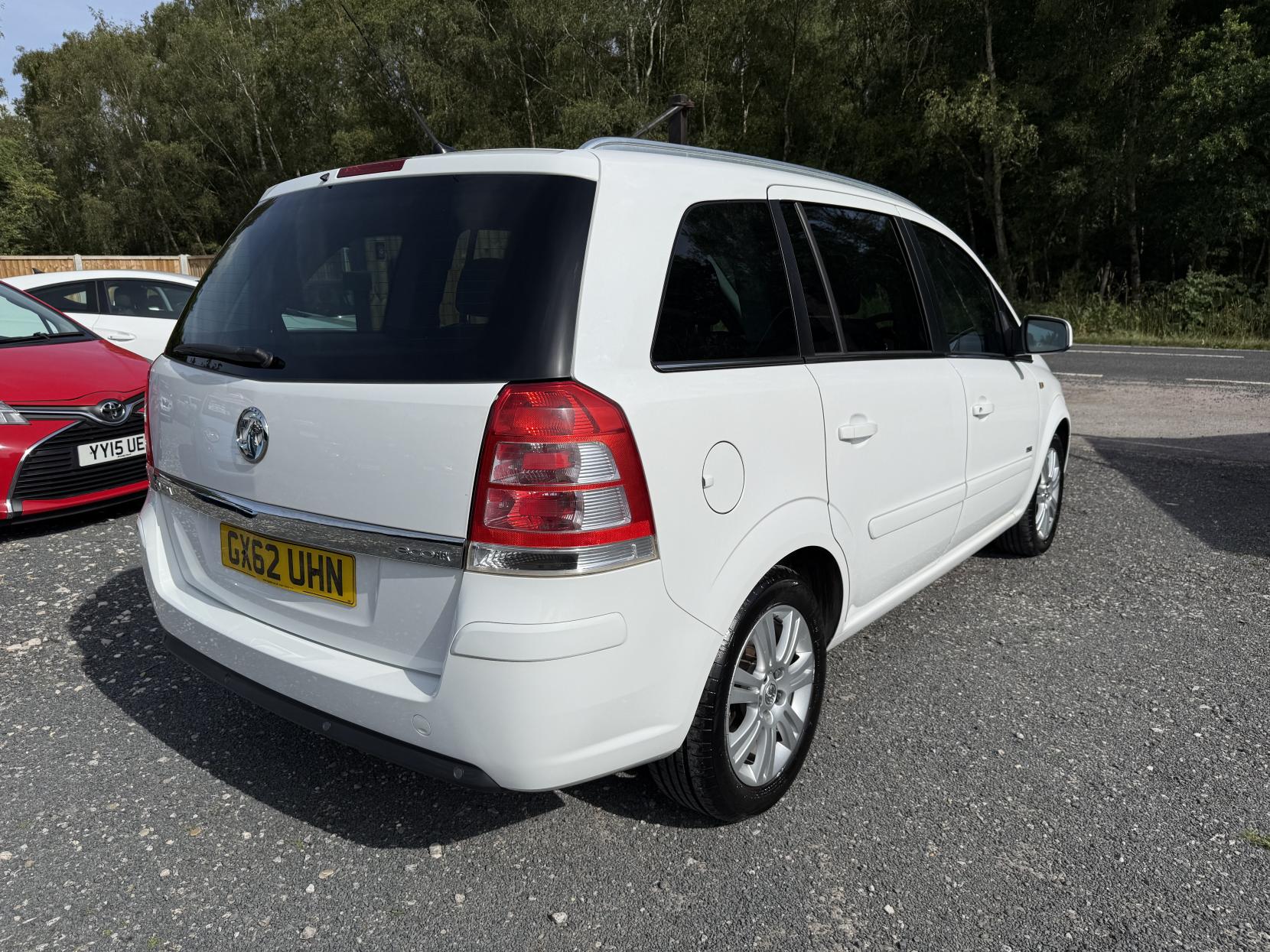 Vauxhall Zafira 1.7 CDTi ecoFLEX Design MPV 5dr Diesel Manual Euro 5 (SNav) (110 ps)